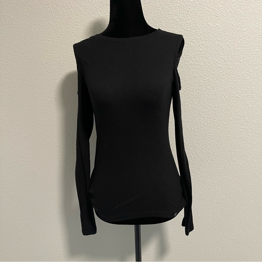 Treasure & Bond | Ribbed Cold Shoulder Top